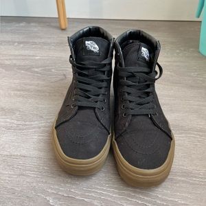 Sk8-Hi Black/Gum Vans Size: 8.5m